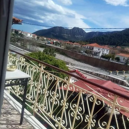 River's House In The Center Town Leonídion